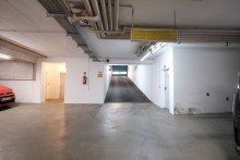 Ausfahrt VERKAUFT: Bayerisches Viertel: Lichtdurchflutete 3-Zimmer-Wohnung m. Balkon & Tiefgaragenstellplatz