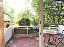 Grossz�giger Balkon Gepflegte 2-Zimmer ETW mit Schwimmbad fu�l�ufig zum Dahlemer Messelpark