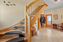 Treppe nach oben Am Park Sanssouci gelegen! Gepflegtes Einfamilienhaus versorgt durch Umweltw�rme