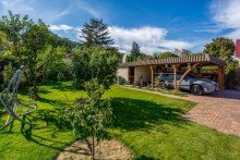 Blick auf Carport Am Park Sanssouci gelegen! Gepflegtes Einfamilienhaus versorgt durch Umweltw�rme