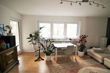 Wohnzimmer1 Helles, sanierte Studio-Apartment mit Fahrstuhl und Stellplatz - Provisionsfrei