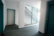 Hausflur VERKAUFT: Bayerisches Viertel: Lichtdurchflutete 3-Zimmer-Wohnung m. Balkon & Tiefgaragenstellplatz
