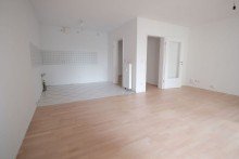 Blick zur K�che VERKAUFT: Bayerisches Viertel: Lichtdurchflutete 3-Zimmer-Wohnung m. Balkon & Tiefgaragenstellplatz