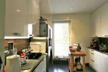K�che Vermietete elegante Maisonette-Wohnung im vornehmen Nikolassee mit EBK und Garten