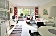 Wohnzimmer Gepflegte 2-Zimmer ETW mit Schwimmbad fu�l�ufig zum Dahlemer Messelpark