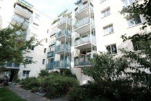 Balkonseite VERKAUFT: Bayerisches Viertel: Lichtdurchflutete 3-Zimmer-Wohnung m. Balkon & Tiefgaragenstellplatz